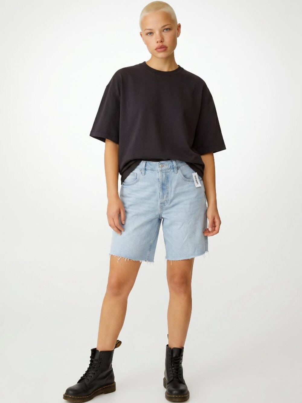 NWT Old Navy Mid Rise Baggy Light Wash denim jean shorts 9" inseam 100% cotton 8